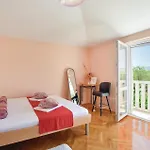 Four-bedroom In Ferienhaus