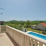 Four-bedroom In Dicmo