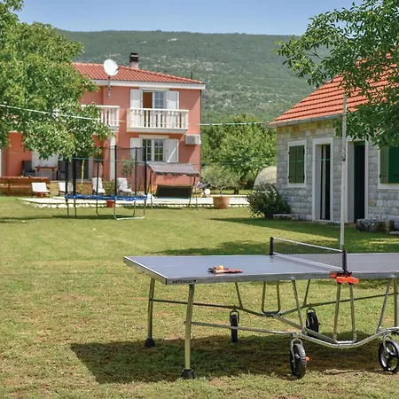 בית נופש Four-bedroom In