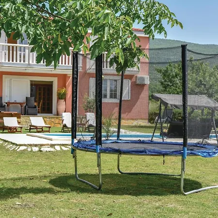 Four-bedroom In בית נופש Dicmo