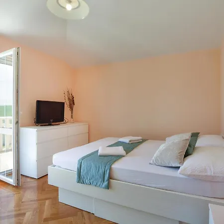 בית נופש Four-bedroom In Dicmo
