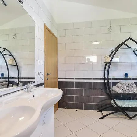 Four-bedroom In Dicmo
