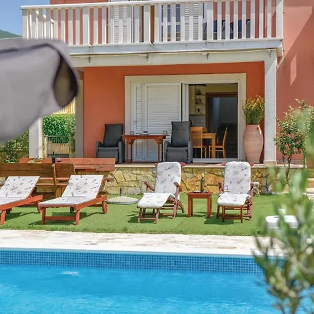 Four-bedroom In * Dicmo