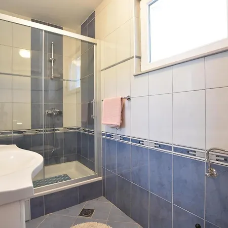 בית נופש Four-bedroom In Dicmo